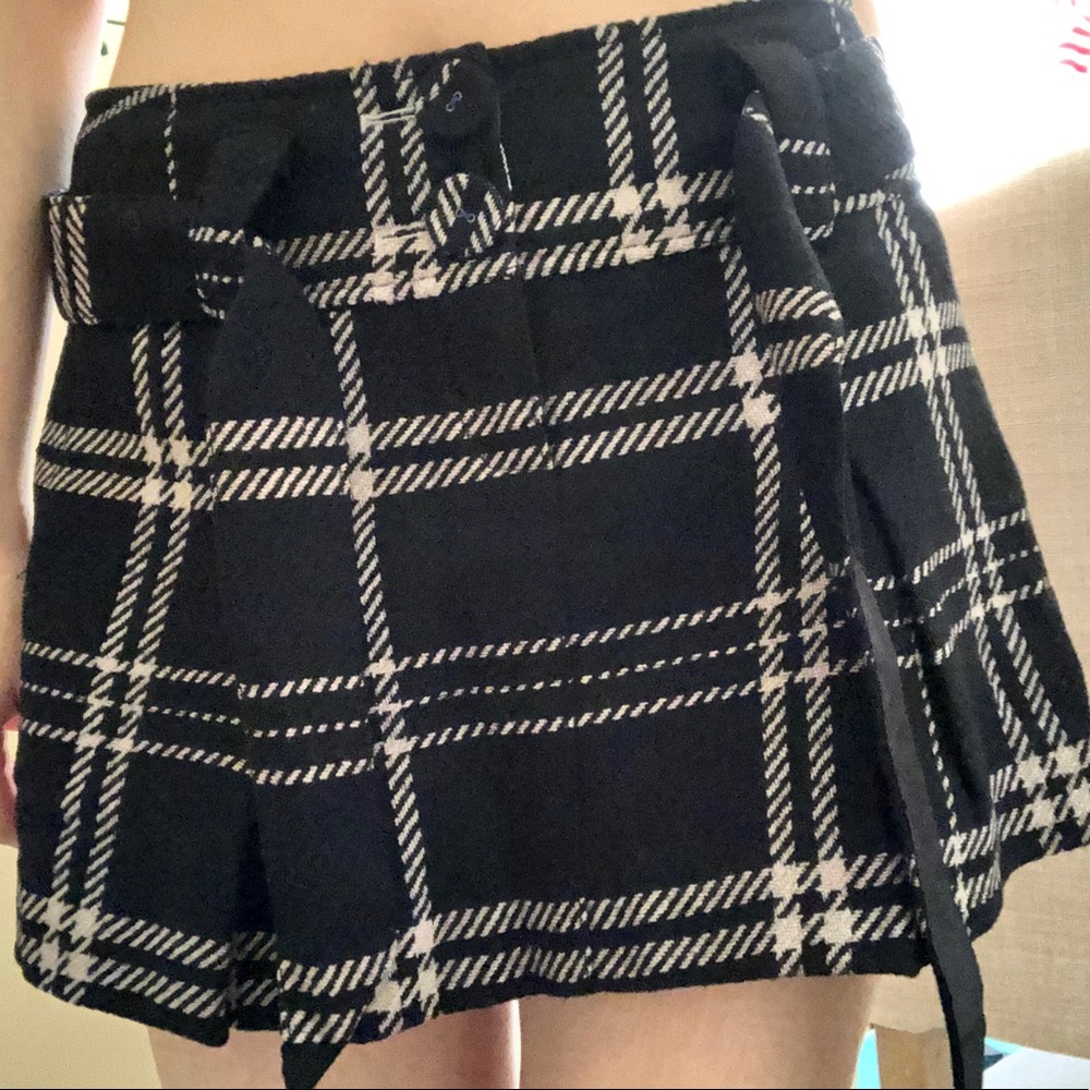 Black School Girl Mini Skirt w/ Cream Lines & Bow